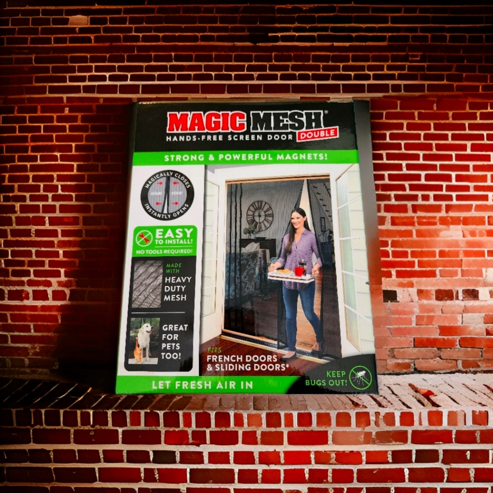 Magic Mesh Screen Door